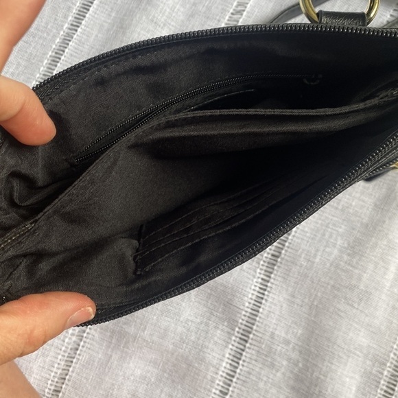 Relic small black crossbody bag with multiple pockets. - Picture 10 of 17